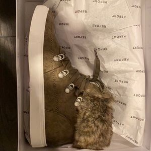 Report dark green fur boots size 8.5